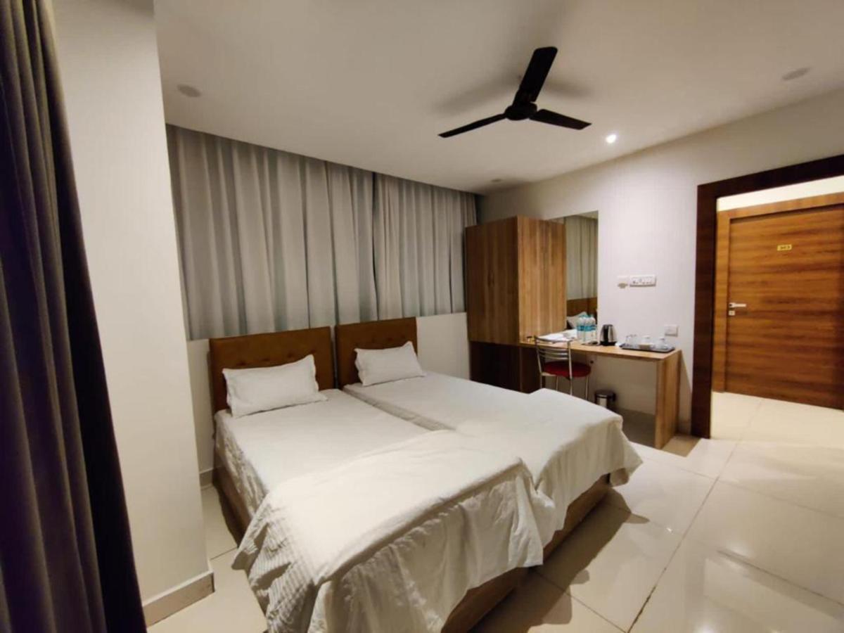 Hotel Hibiscus Tree- Bachupally ไฮเดอราบัด ภายนอก รูปภาพ