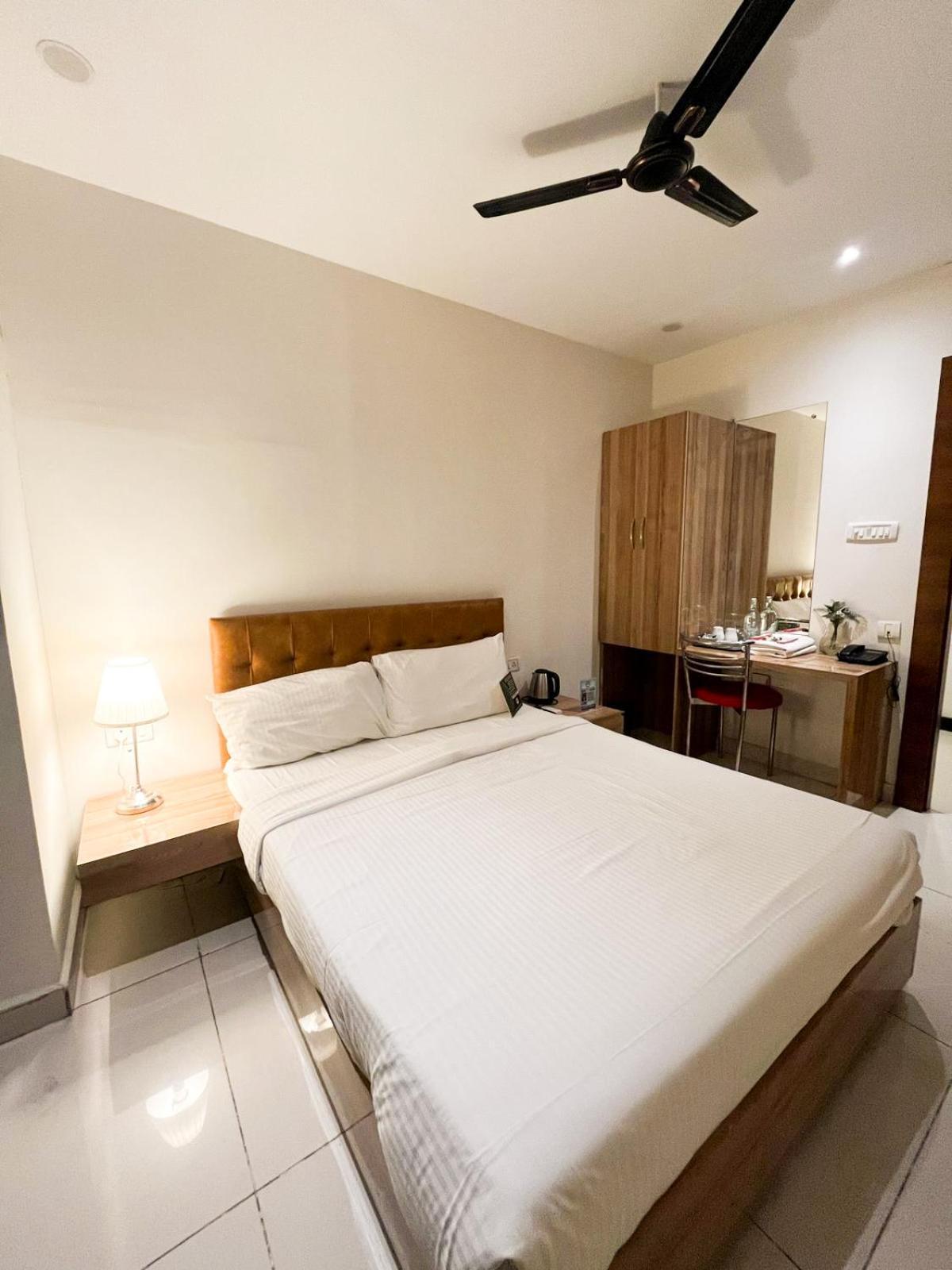 Hotel Hibiscus Tree- Bachupally ไฮเดอราบัด ภายนอก รูปภาพ