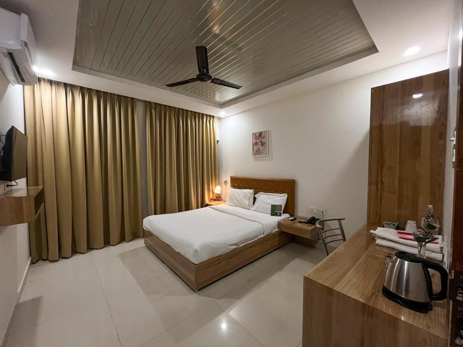 Hotel Hibiscus Tree- Bachupally ไฮเดอราบัด ภายนอก รูปภาพ